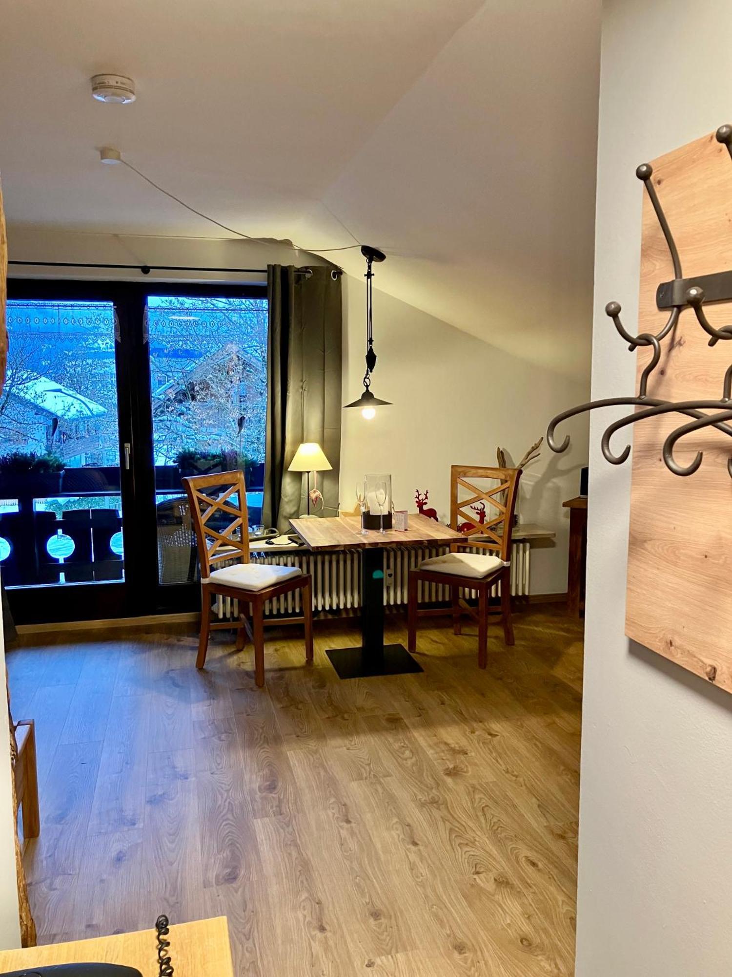 Ferienappartment Zuerker การ์มิช-พาร์เทนเคียร์เชน ภายนอก รูปภาพ